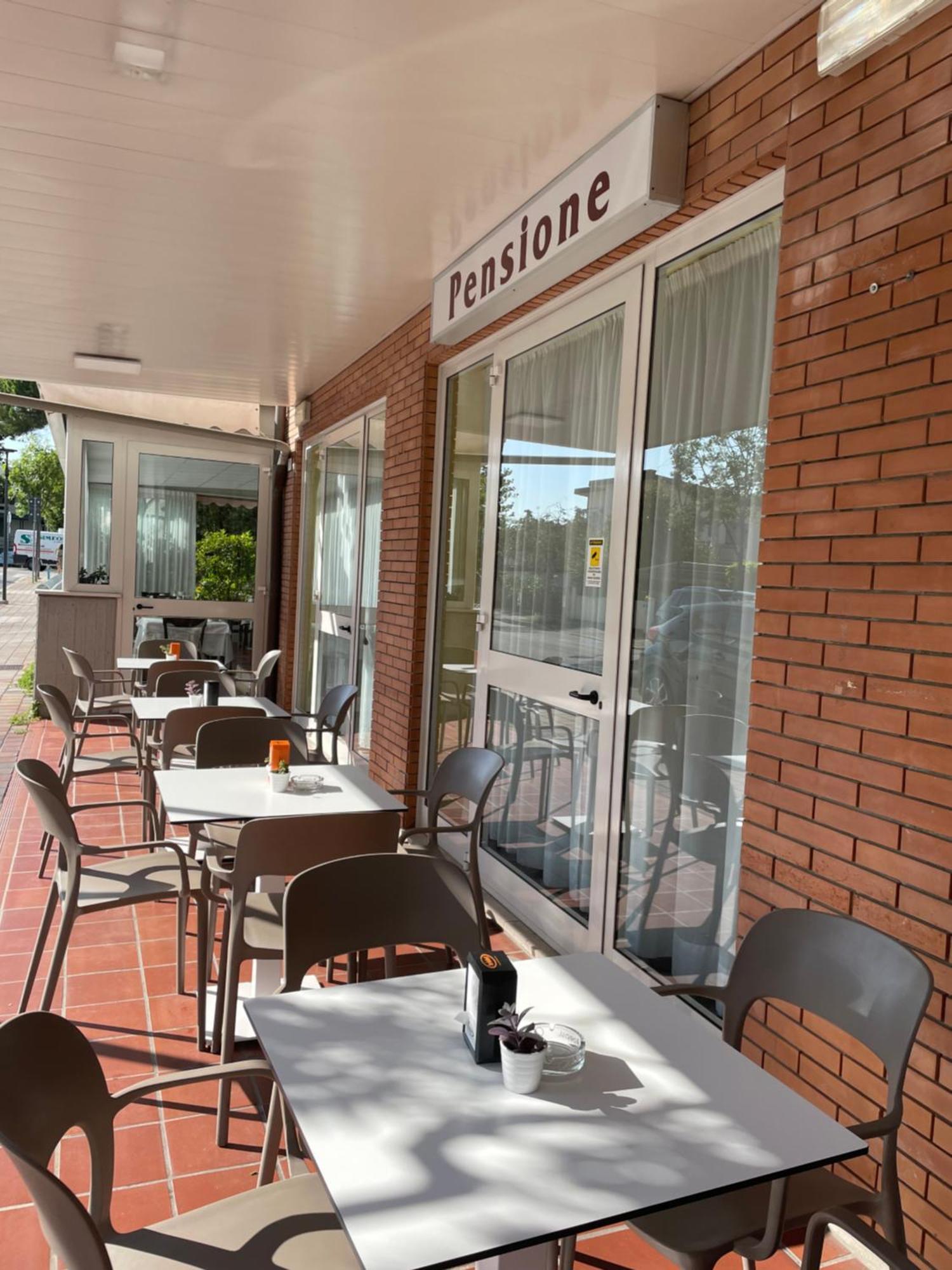 Pensione Ornella Lignano Sabbiadoro Exterior photo
